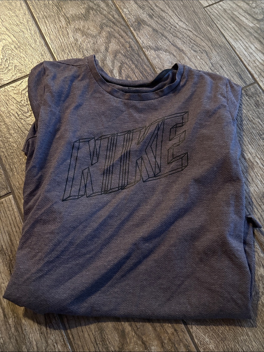 Nike Kids Short Sleeve Tee in Charcoal Gray